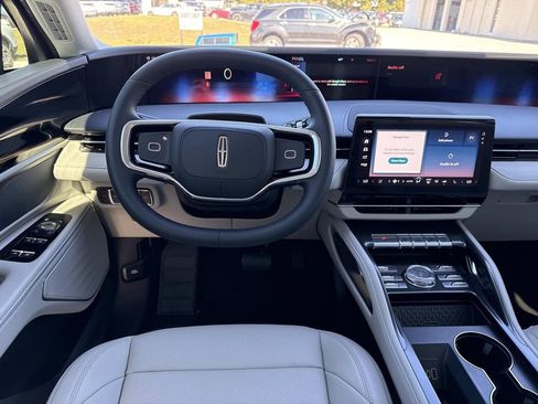 New 2026 Lincoln Nautilus Premier image 17