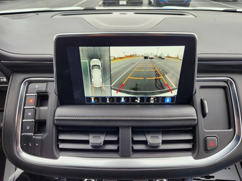 Used 2023 GMC Yukon XL SLT w/ SLT Luxury Package image 15