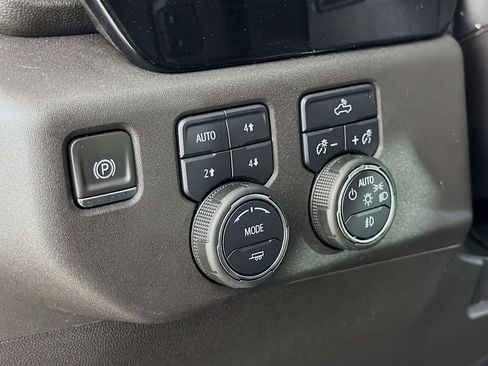 Used 2024 Chevrolet Silverado 1500 LT Trail Boss w/ Convenience Package II AWD/4WD image 11