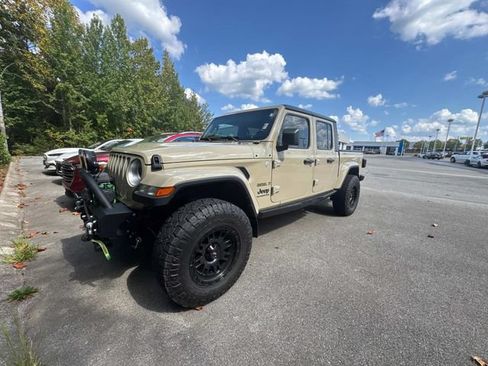 Used 2022 Jeep Gladiator Overland w/ Trailer Tow Package AWD/4WD image 5