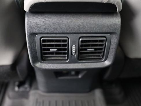 Used 2022 Toyota Venza XLE image 43