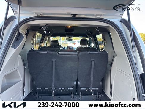 Used 2017 Dodge Grand Caravan SXT image 12