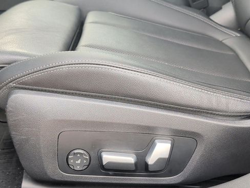 Used 2022 BMW 330i Sedan w/ M Sport Package RWD image 10