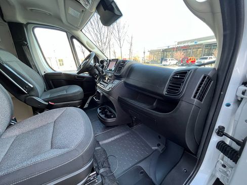 Used 2025 RAM ProMaster 2500 w/ Convenience Group image 27
