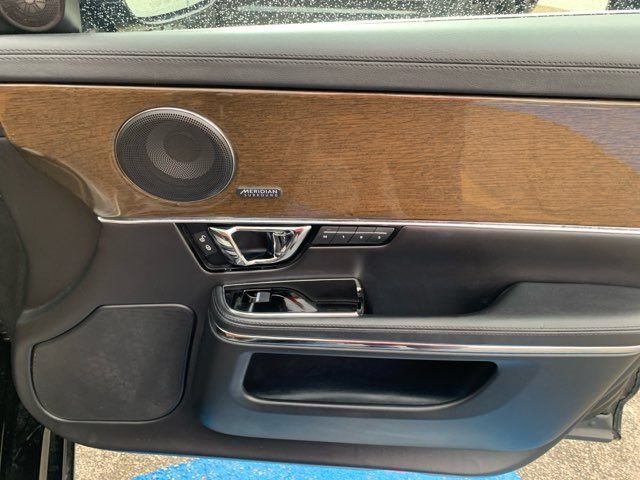 Used 2019 Jaguar XJ Supercharged RWD image 25