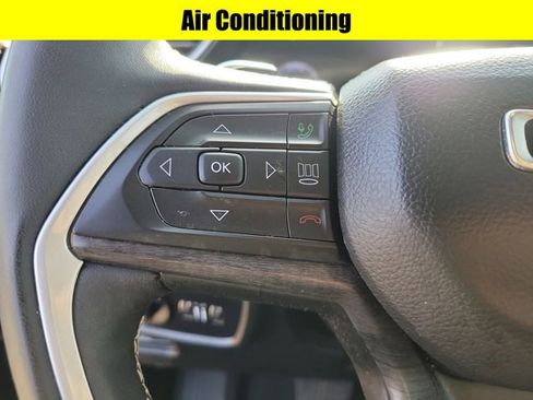 Used 2023 Jeep Grand Cherokee Limited AWD/4WD image 11