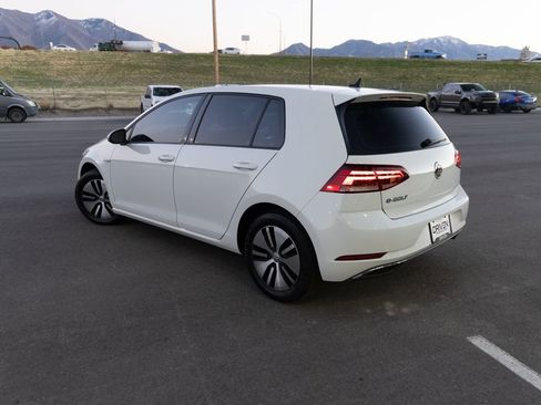 Used 2018 Volkswagen e-Golf SE image 4