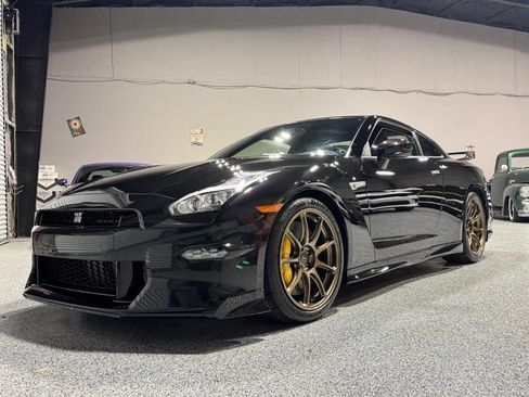 Used 2024 Nissan GT-R w/ Floor Mat Package AWD/4WD image 2