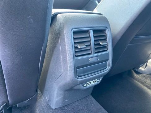 Used 2022 Volkswagen Passat 2.0T image 17