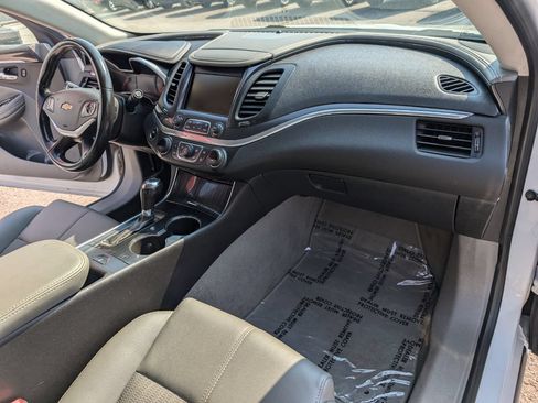 Used 2019 Chevrolet Impala LT FWD image 13