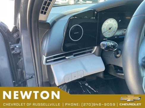 Used 2023 Hyundai Elantra Limited FWD image 7