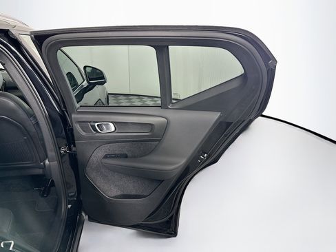 Used 2025 Volvo XC40 B5 Plus AWD/4WD image 30