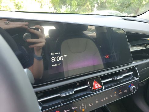 New 2025 Kia Niro SX Touring image 21