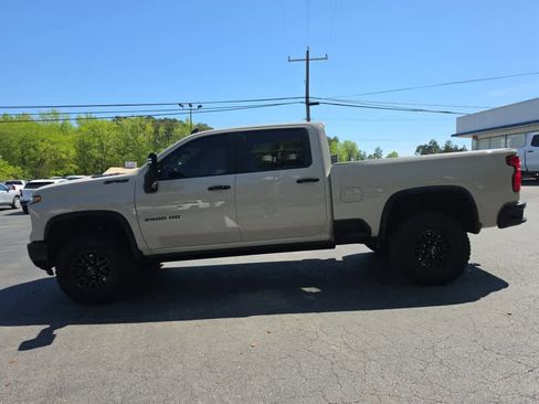Used 2026 Chevrolet Silverado 2500 ZR2 w/ LPO, Dark Essentials Package AWD/4WD image 9