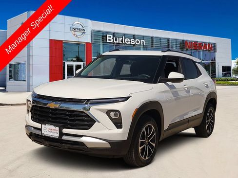 Used 2025 Chevrolet TrailBlazer LT AWD/4WD image 1