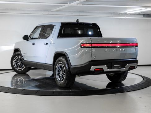 Used 2025 Rivian R1T Adventure image 3