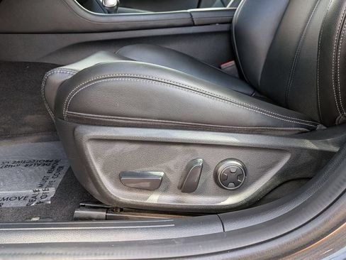 Used 2025 Genesis G70 2.5T RWD image 14