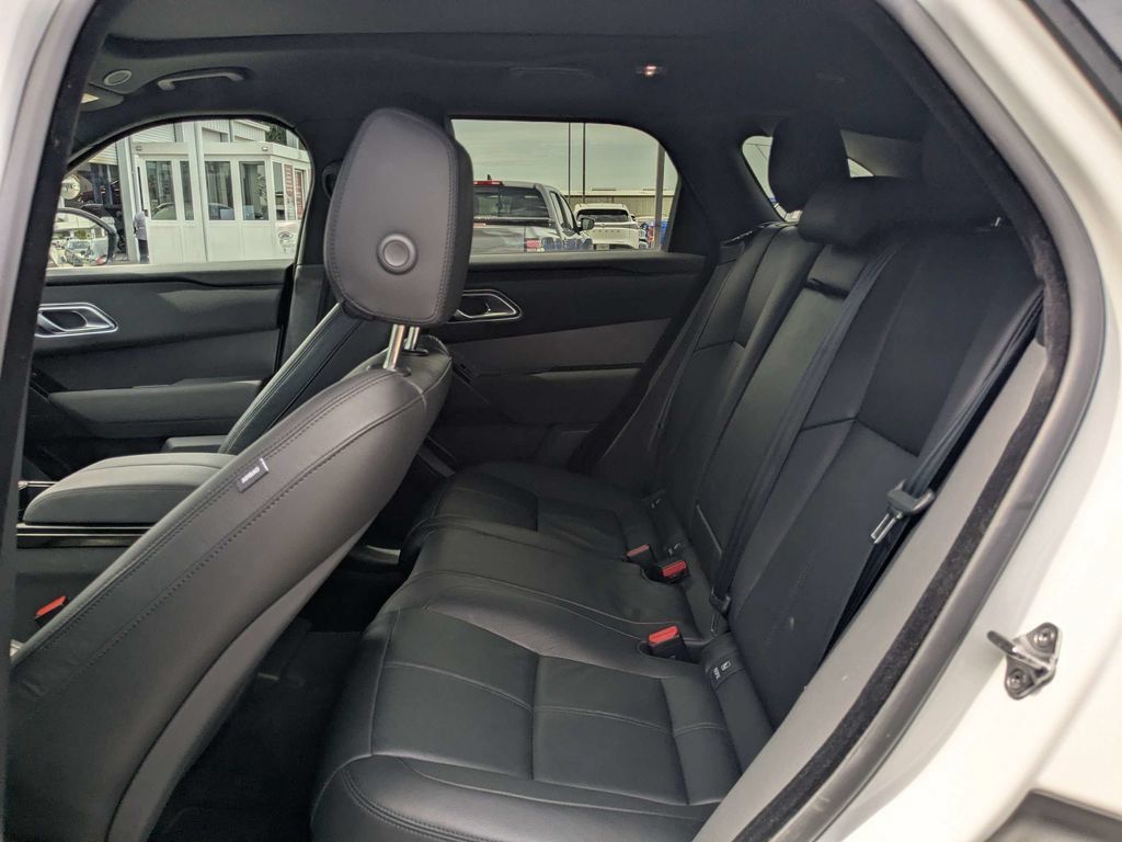 Used 2025 Land Rover Range Rover Velar Dynamic SE AWD/4WD image 15