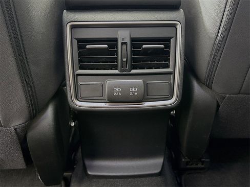 Used 2024 Subaru Forester Premium image 25