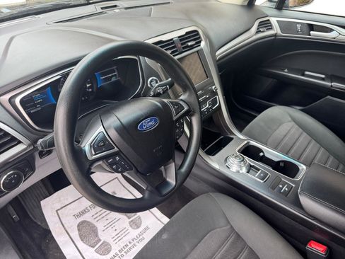 Used 2020 Ford Fusion SE FWD image 3