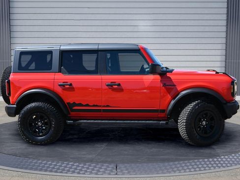 Used 2022 Ford Bronco Wildtrak image 3