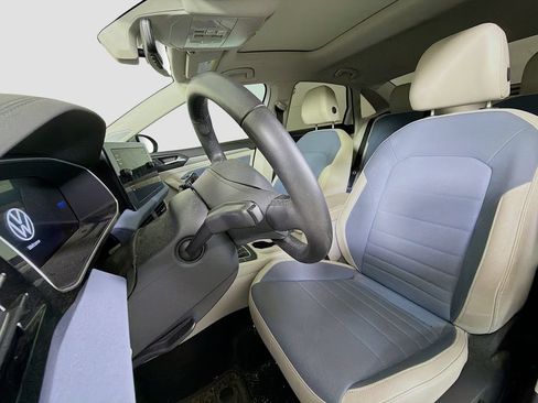 Used 2025 Volkswagen Jetta SE FWD image 13