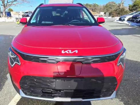 Certified 2024 Kia Niro Wind FWD image 2