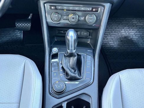 Used 2018 Volkswagen Tiguan SE w/ Panoramic Sunroof Package image 15