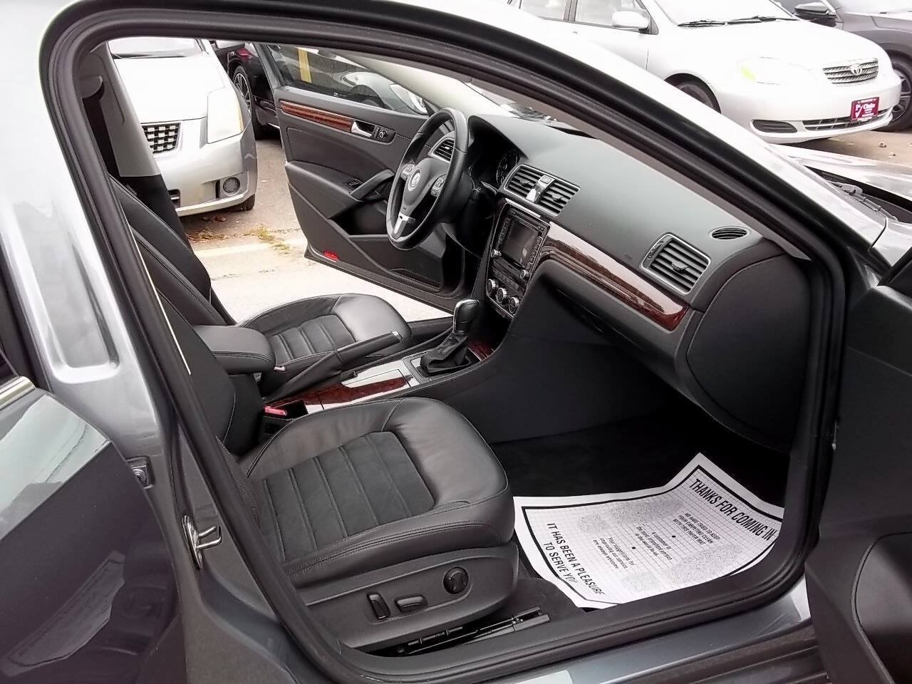 Used 2012 Volkswagen Passat 2.5 SEL FWD image 10