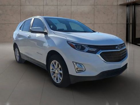 Used 2021 Chevrolet Equinox LT image 2