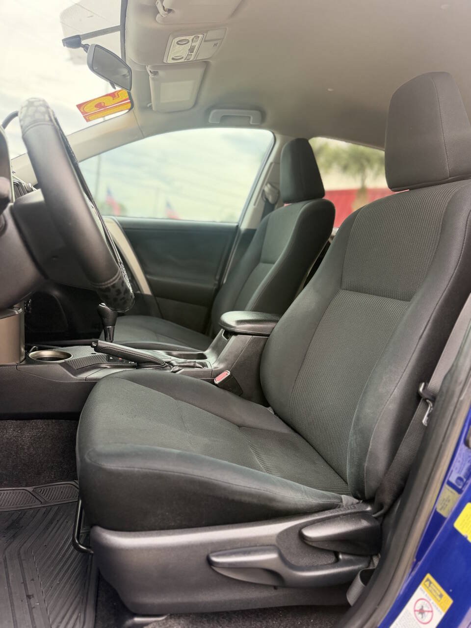 Used 2015 Toyota RAV4 LE FWD image 18