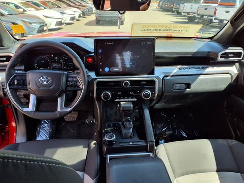 Certified 2025 Toyota Tacoma TRD Off-Road AWD/4WD image 13