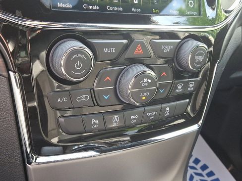 Used 2021 Jeep Grand Cherokee Laredo X AWD/4WD image 16