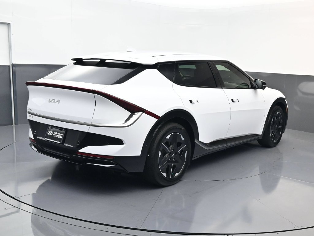 Used 2025 Kia EV6 Wind RWD image 3