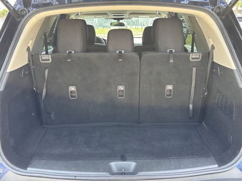 Used 2025 Nissan Pathfinder SV FWD image 34