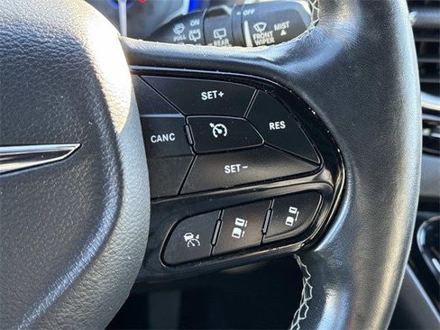 Used 2020 Chrysler Pacifica Touring-L w/ Advanced Safetytec Group image 23