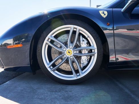 Used 2018 Ferrari 488 GTB image 3