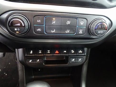 Certified 2022 Chevrolet Colorado ZR2 w/ ZR2 Dusk Special Edition image 10