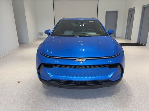 New 2026 Chevrolet Equinox EV LT image 2