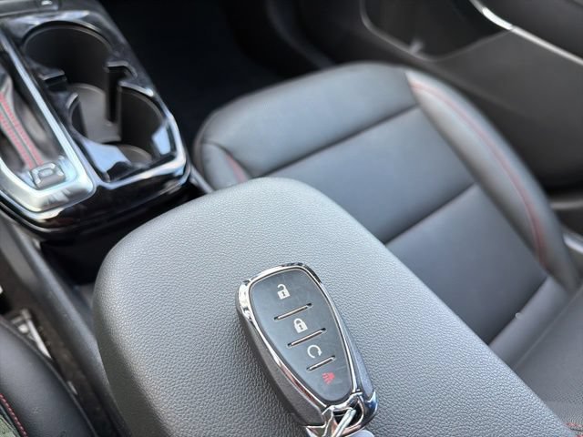 Used 2024 Chevrolet Trax RS w/ Sunroof Package FWD image 33