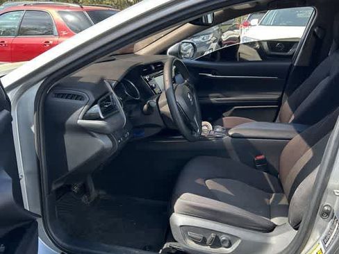 Used 2019 Toyota Camry LE w/ Convenience Package FWD image 12