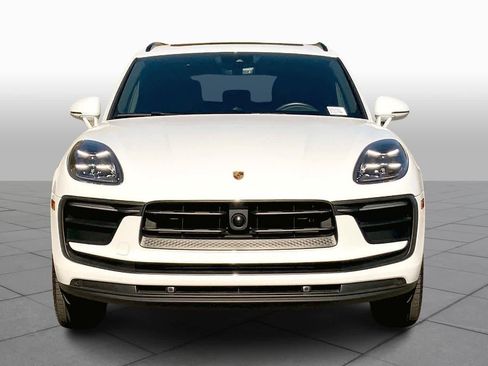 Used 2025 Porsche Macan image 3