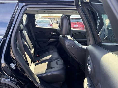 Used 2021 Jeep Cherokee Latitude Plus w/ Sun & Sound Group image 32