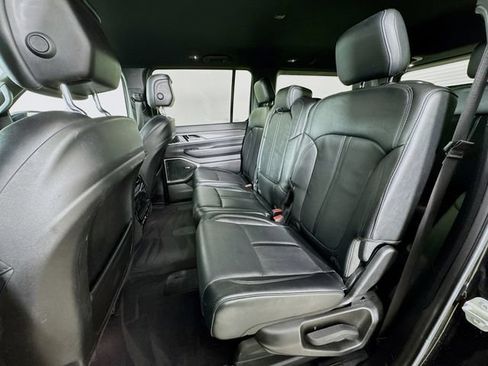 Used 2024 Jeep Wagoneer Series II w/ Flexible Seating Group AWD/4WD image 23