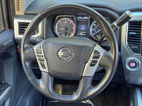 Used 2016 Nissan Titan SL image 20