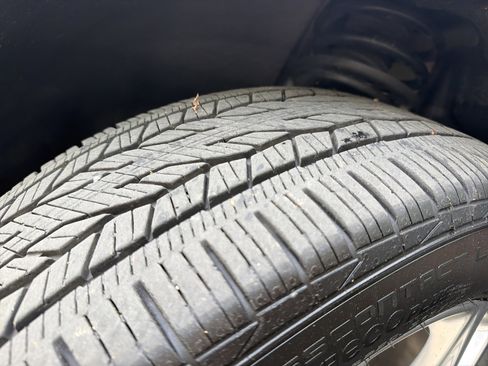 Used 2024 Buick Enclave Essence w/ Experience Buick Package image 12