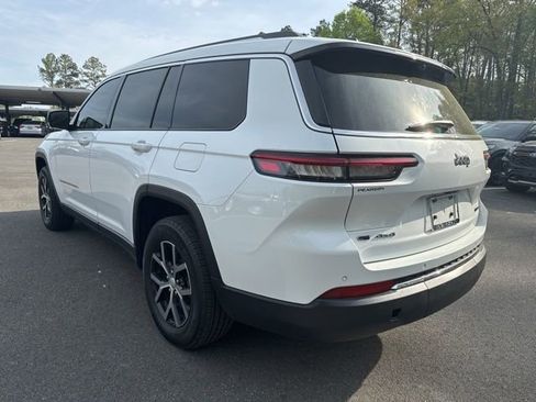 Used 2023 Jeep Grand Cherokee L Limited w/ Luxury Tech Group II image 3