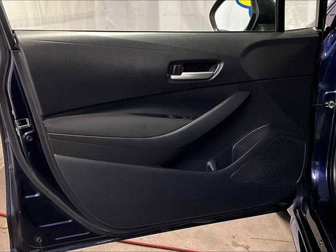 Used 2021 Toyota Corolla LE image 9