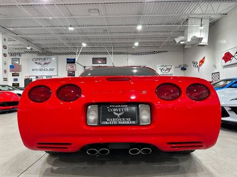Used 2004 Chevrolet Corvette Coupe w/ Preferred Equipment Group RWD image 18