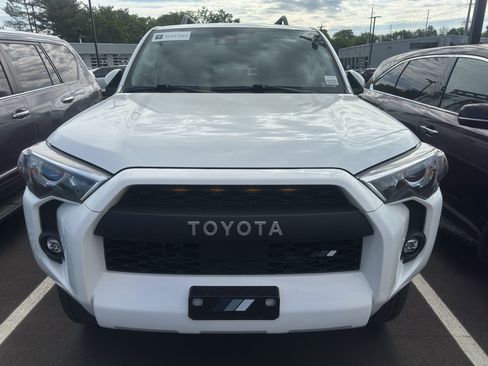 Used 2023 Toyota 4Runner SR5 Premium AWD/4WD image 2